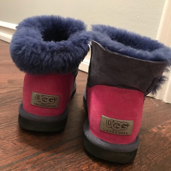 Bailey Button Shorty Uggs - Picture 3 of 5